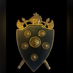 Vintage Florenza coat of arms brooch